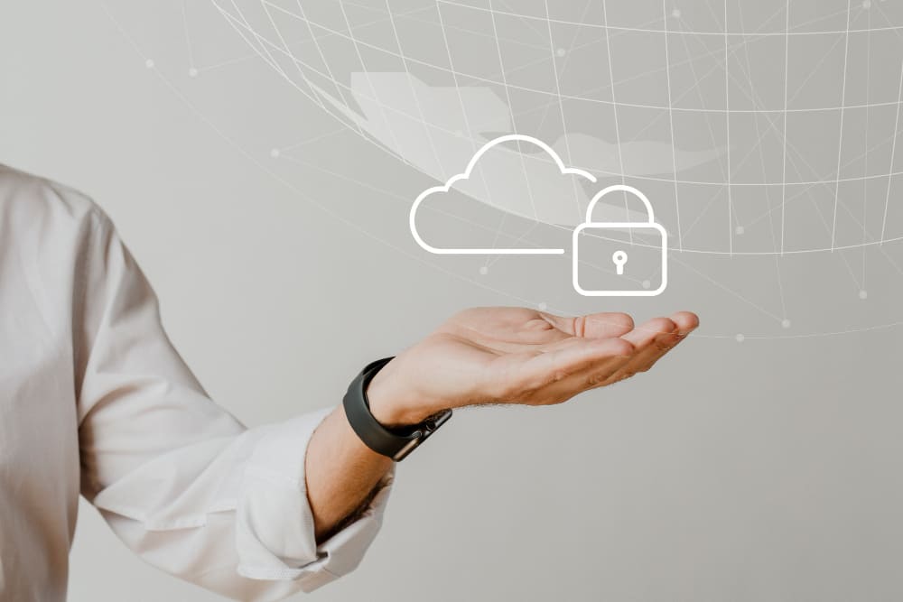 Une main tendue sous un nuage et un cadenas stylisés
